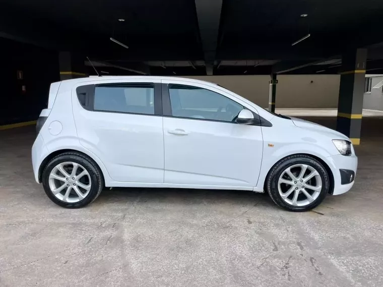 Chevrolet Sonic Branco 8