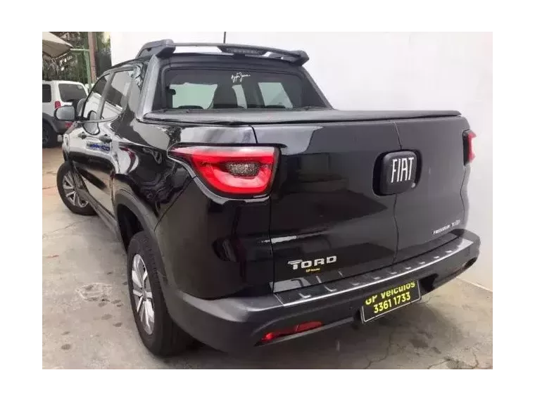 Fiat Toro Preto 8