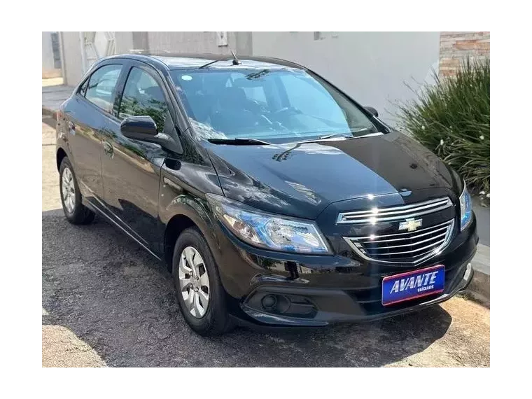 Chevrolet Onix Preto 9