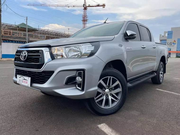 Toyota Hilux Prata 15