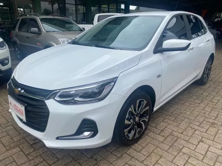 Chevrolet Onix Branco 16