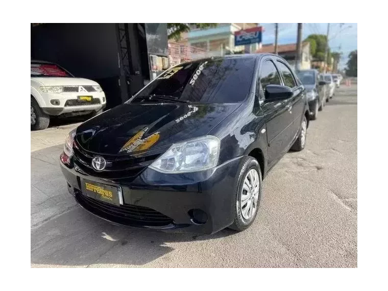 Toyota Etios Preto 3