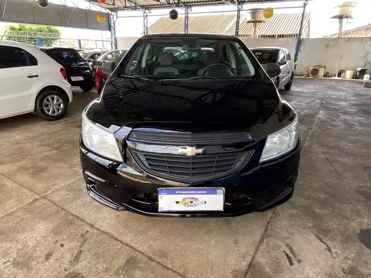 Chevrolet Onix Preto 1