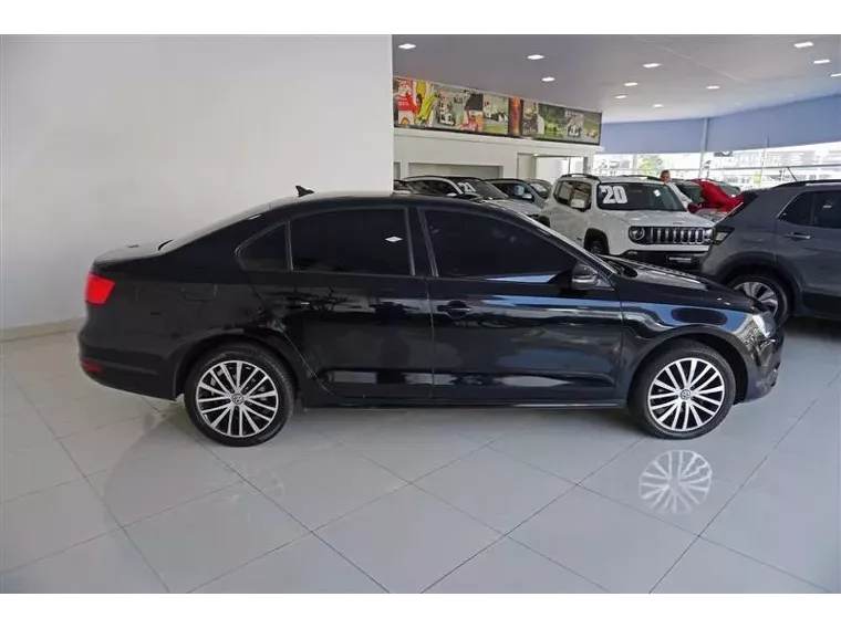 Volkswagen Jetta Preto 15