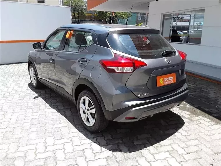 Nissan Kicks Cinza 2