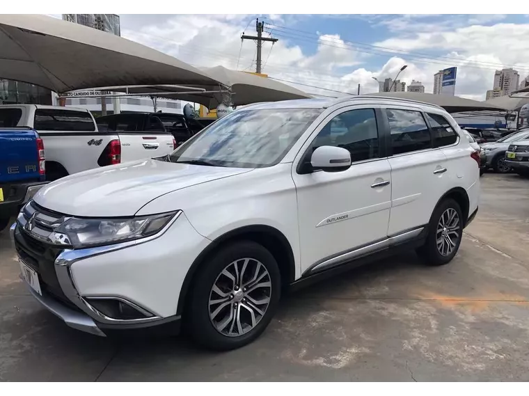 Mitsubishi Outlander Branco 12