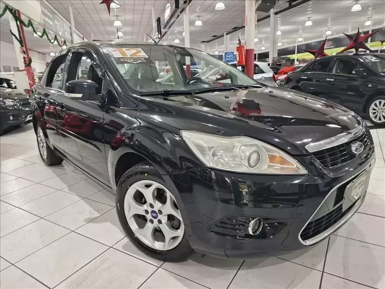 Ford Focus Preto 10