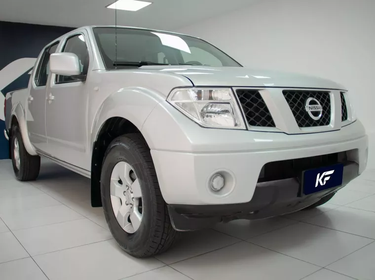 Nissan Frontier Prata 1