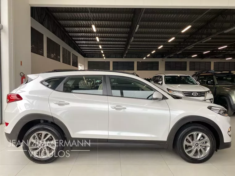 Hyundai Tucson Branco 4