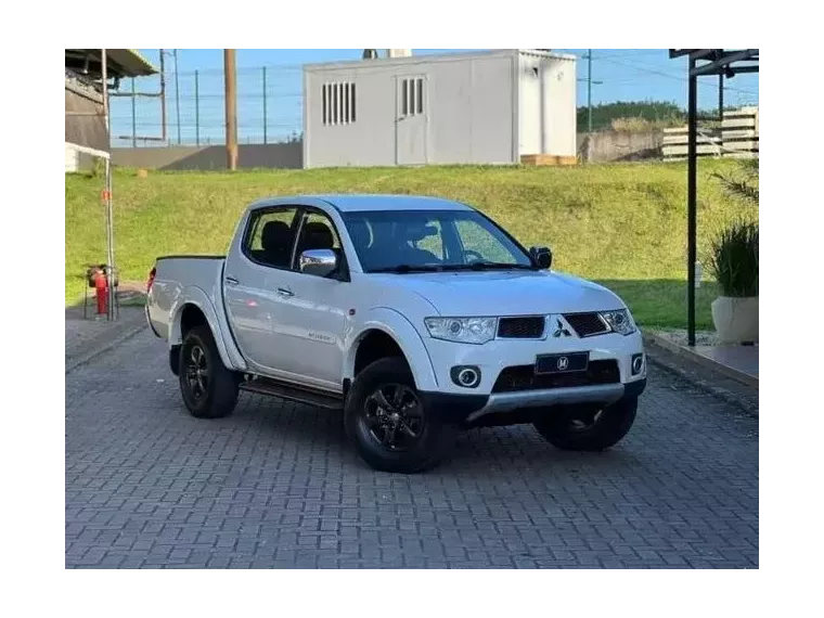 Mitsubishi L200 Triton Branco 5