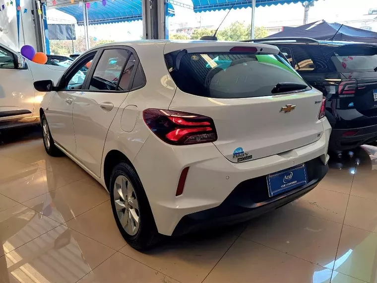 Chevrolet Onix Branco 8