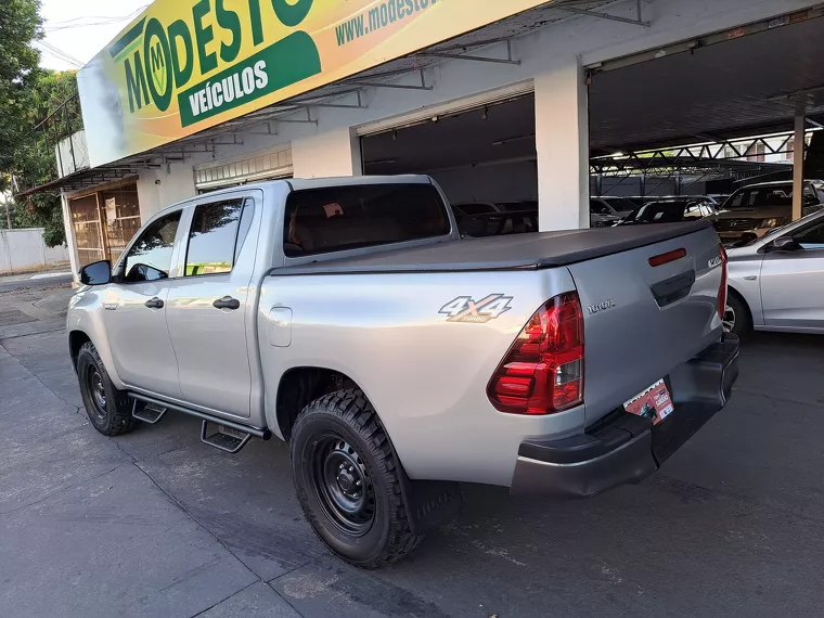 Toyota Hilux Prata 22