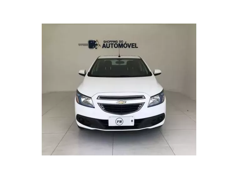 Chevrolet Prisma Branco 4