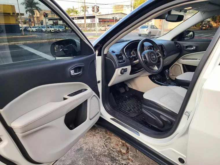 Jeep Compass Branco 17