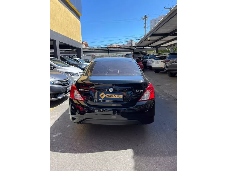 Nissan Versa Preto 10