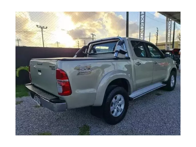 Toyota Hilux Bege 4