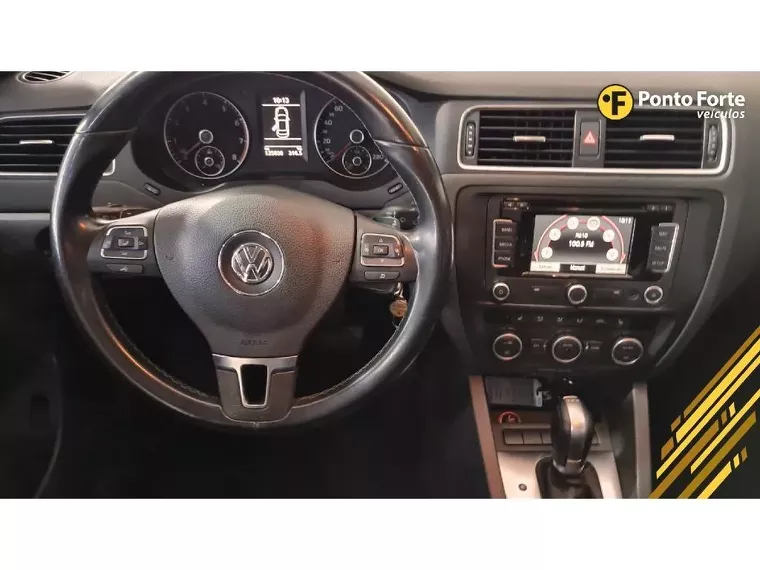 Volkswagen Jetta Preto 4