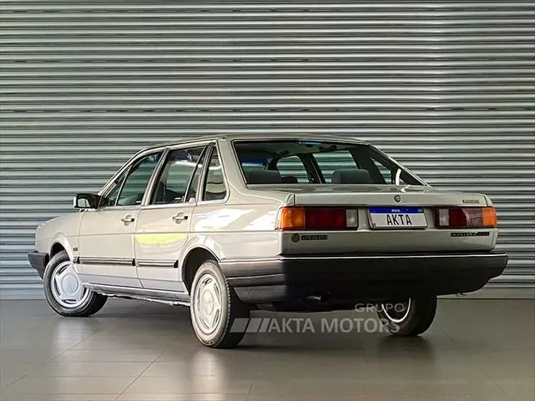 Volkswagen Santana Prata 16