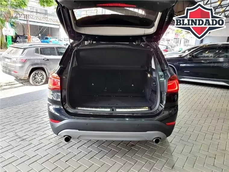 BMW X1 Preto 17