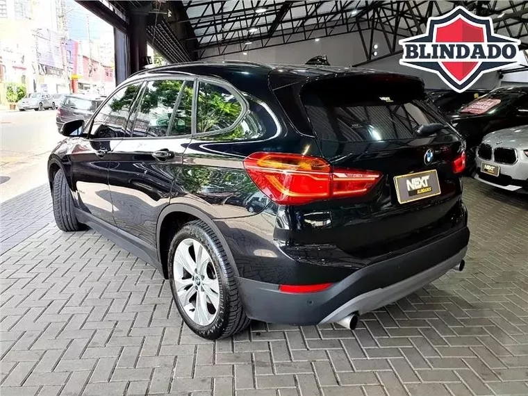 BMW X1 Preto 8