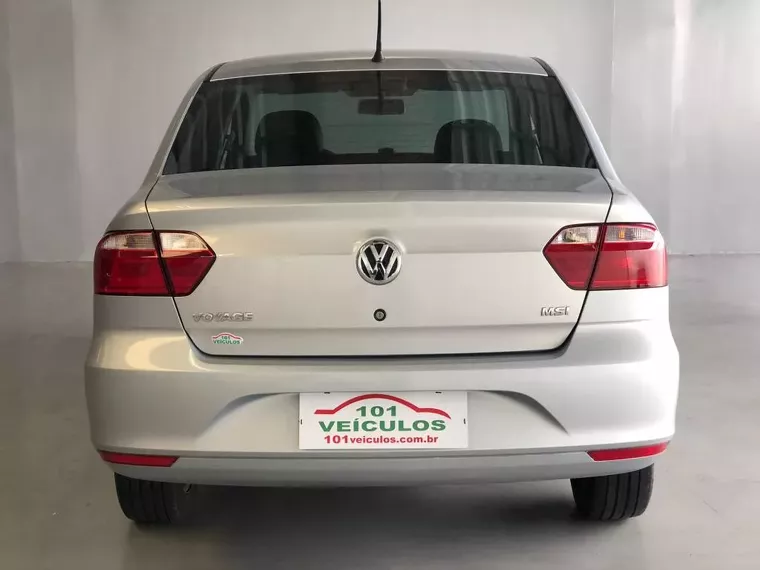 Volkswagen Voyage Prata 2