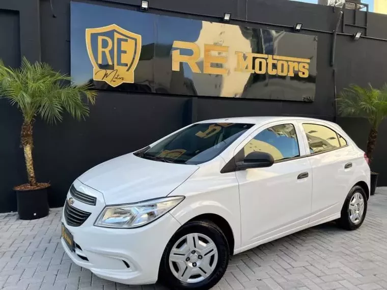 Chevrolet Onix Branco 9