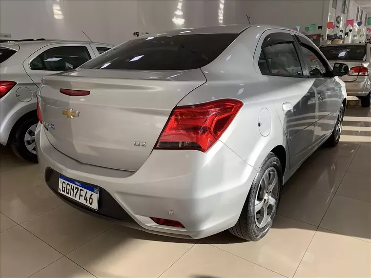 Chevrolet Prisma Prata 5