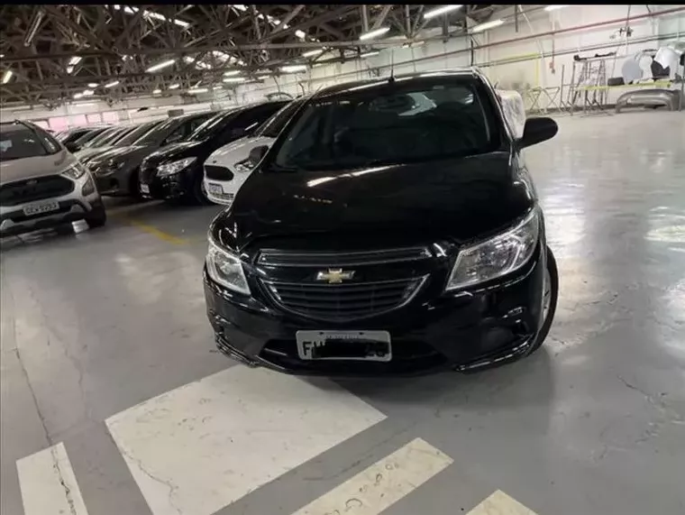 Chevrolet Onix Preto 1