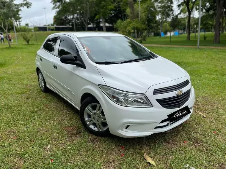 Chevrolet Onix Branco 4