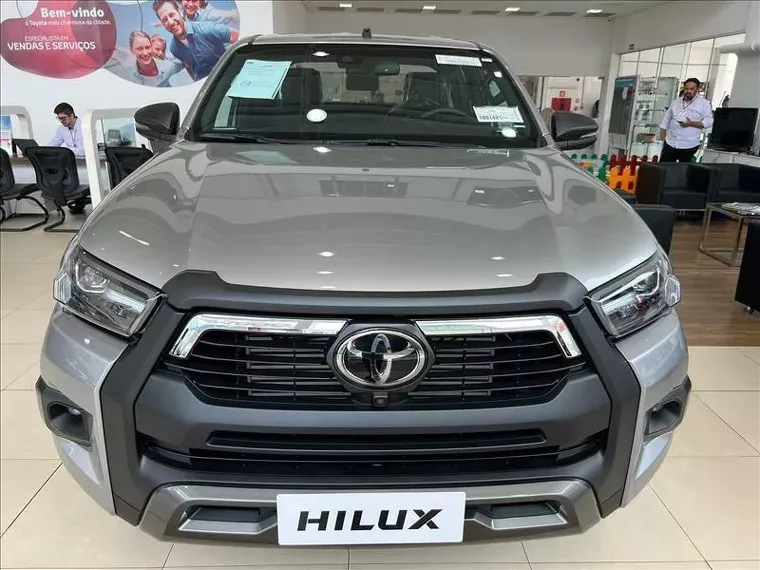 Toyota Hilux Prata 1