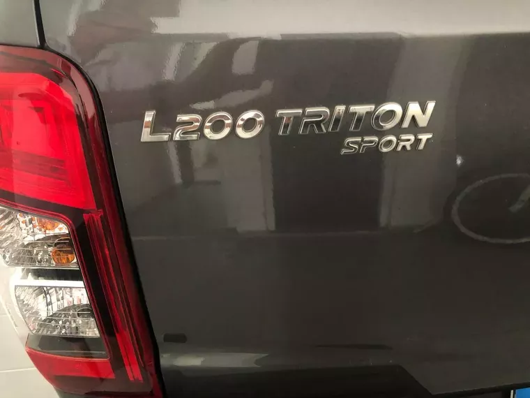 Mitsubishi L200 Triton Cinza 17