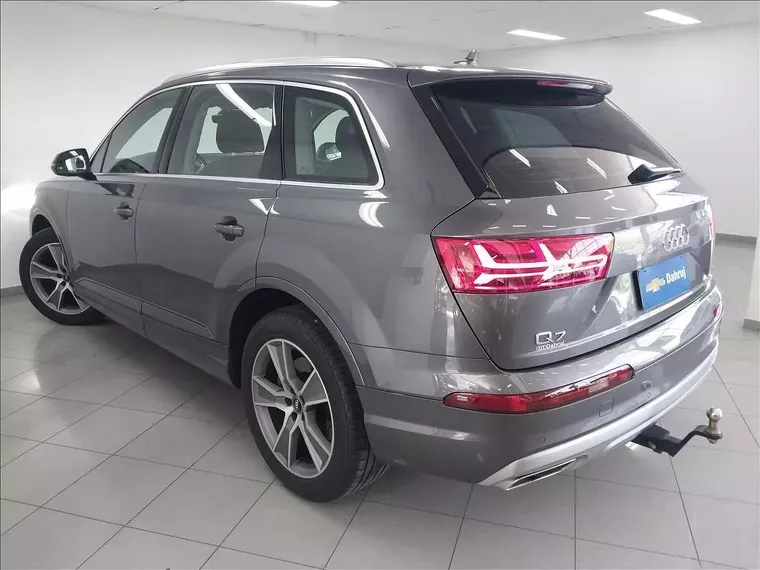 Audi Q7 Cinza 5