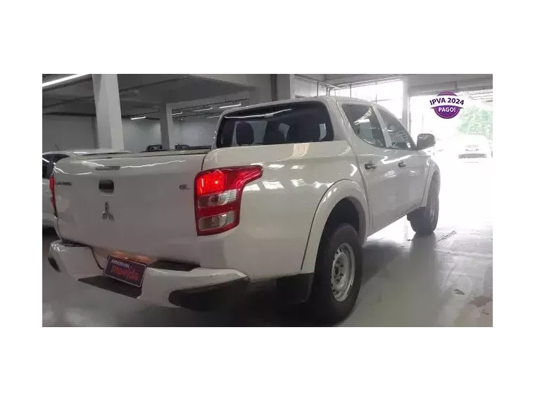 Mitsubishi L200 Branco 8