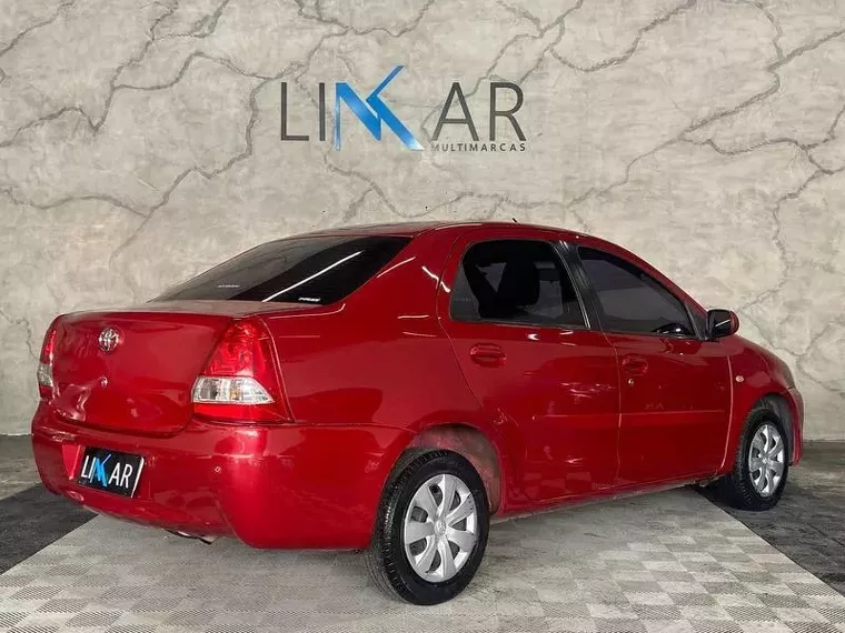 Toyota Etios Vermelho 3