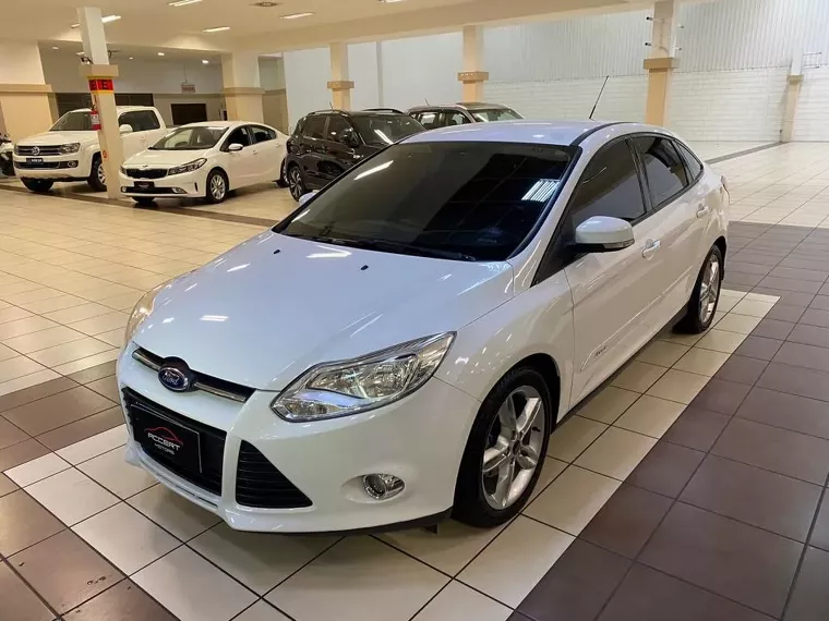 Ford Focus Branco 11