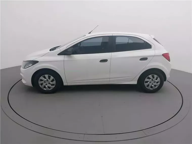 Chevrolet Onix Branco 12