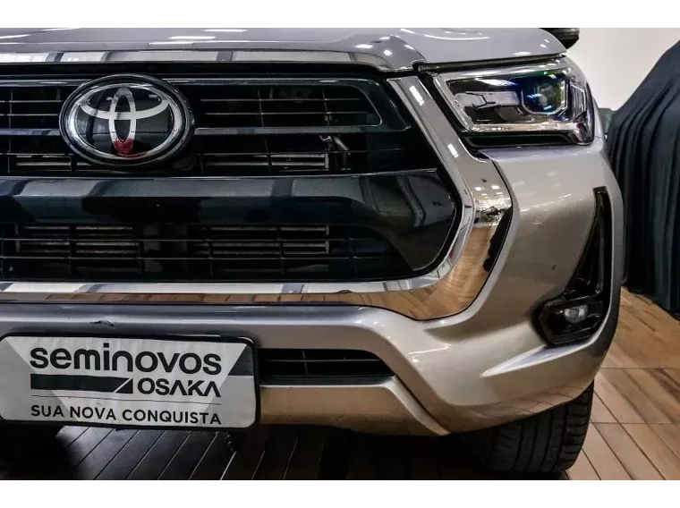 Toyota Hilux Prata 11