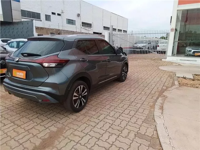 Nissan Kicks Cinza 9