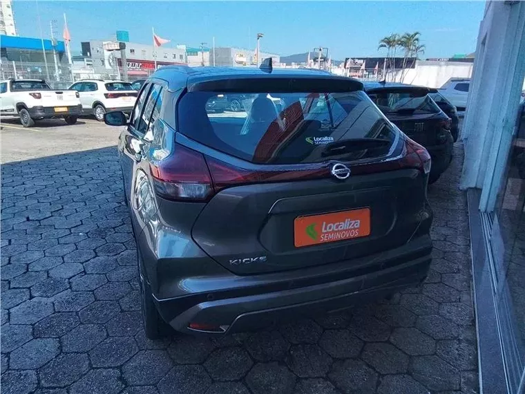 Nissan Kicks Cinza 12