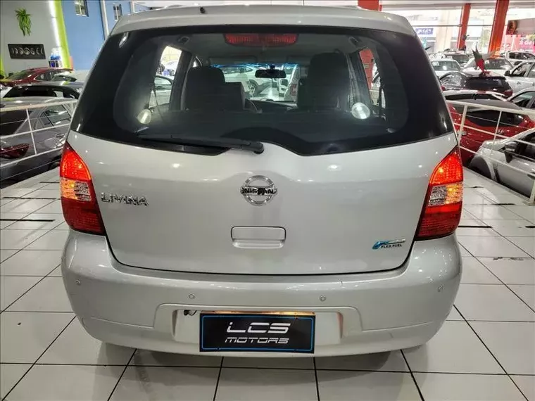 Nissan Livina Prata 3