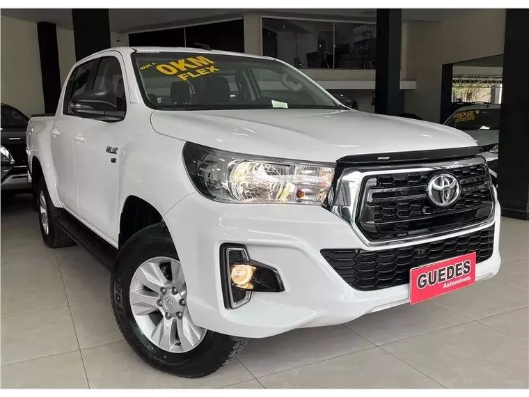 Toyota Hilux Branco 12