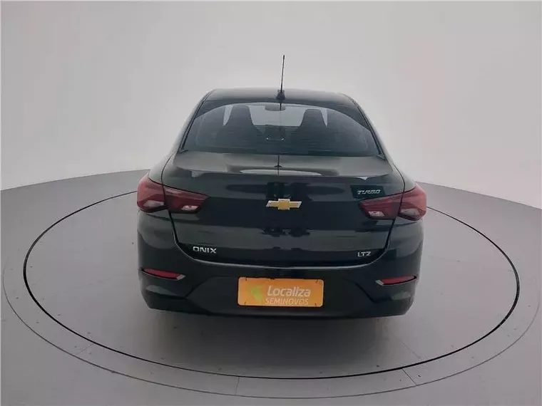 Chevrolet Onix Preto 6