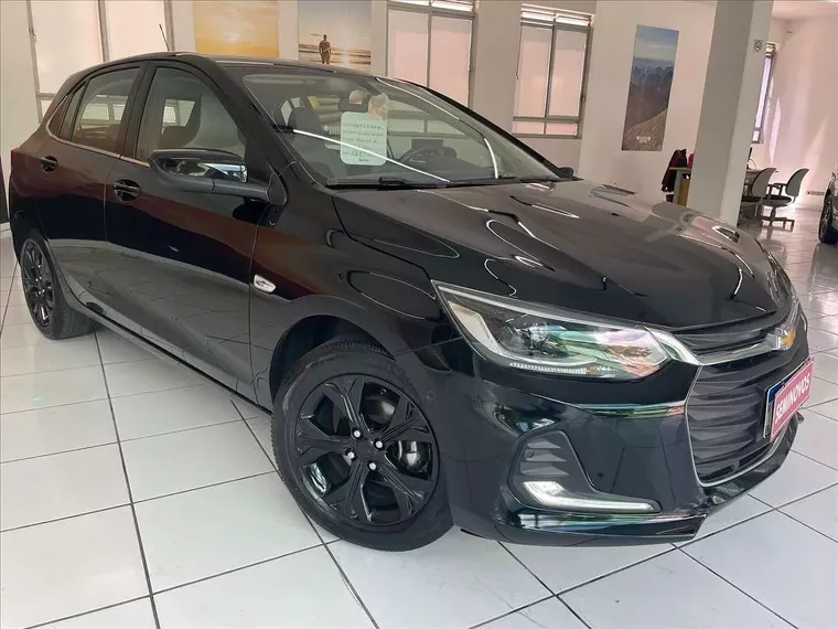 Chevrolet Onix Preto 1