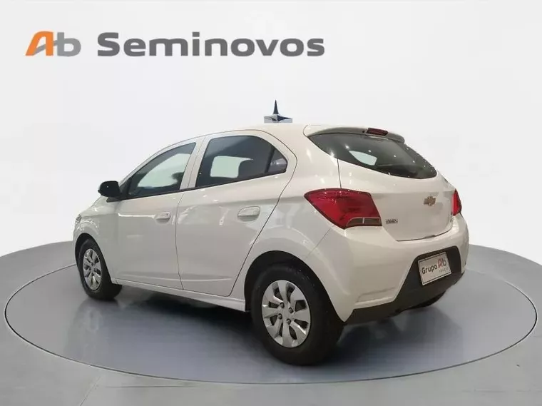 Chevrolet Onix Branco 12