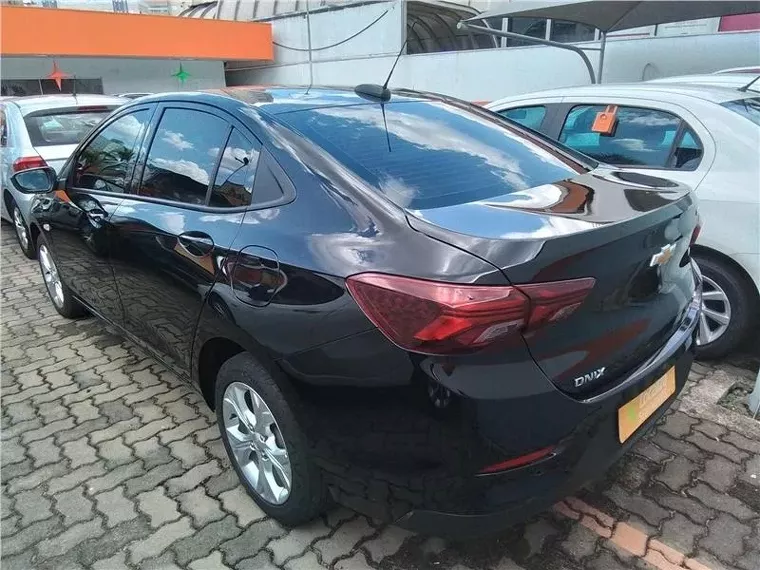 Chevrolet Onix Preto 4