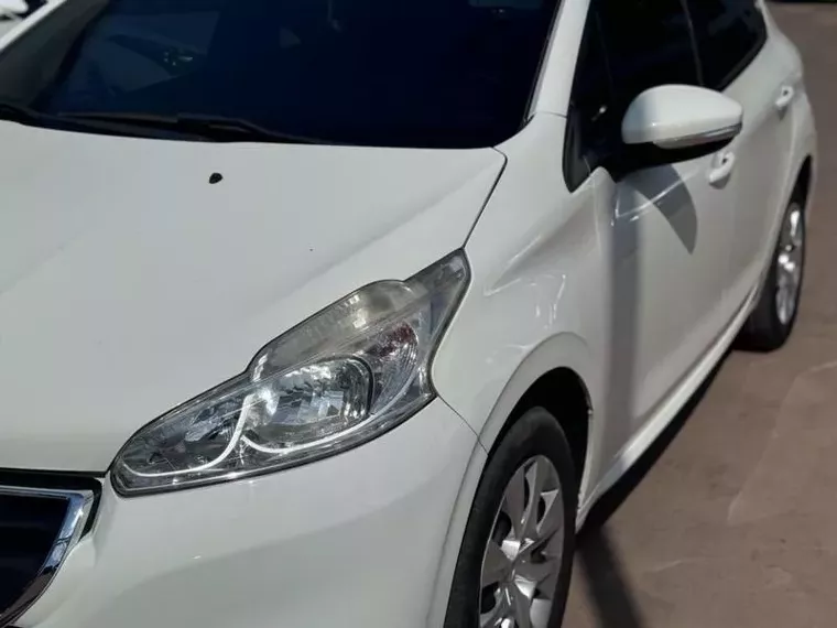 Peugeot 208 Branco 3