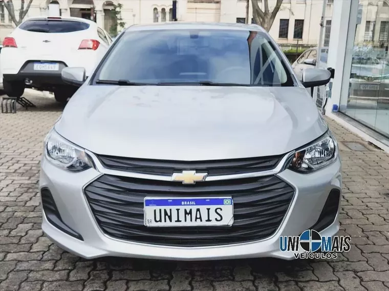 Chevrolet Onix Prata 4