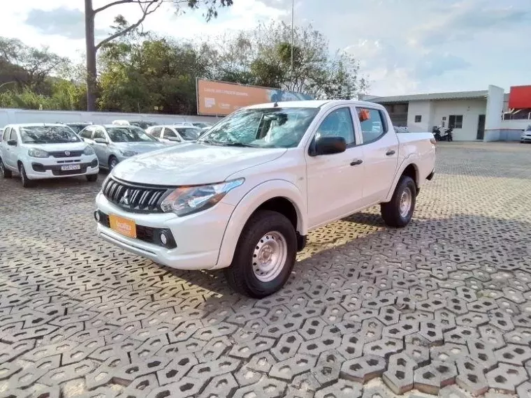 Mitsubishi L200 Triton Branco 5