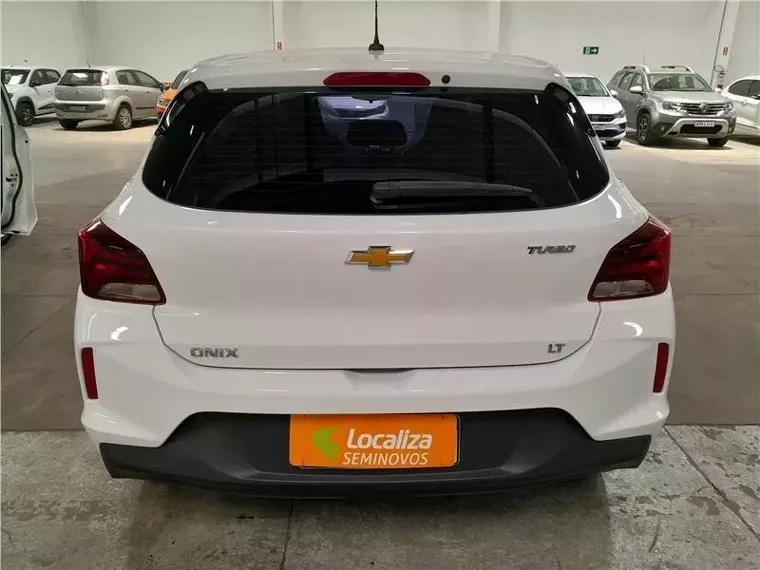 Chevrolet Onix Branco 11