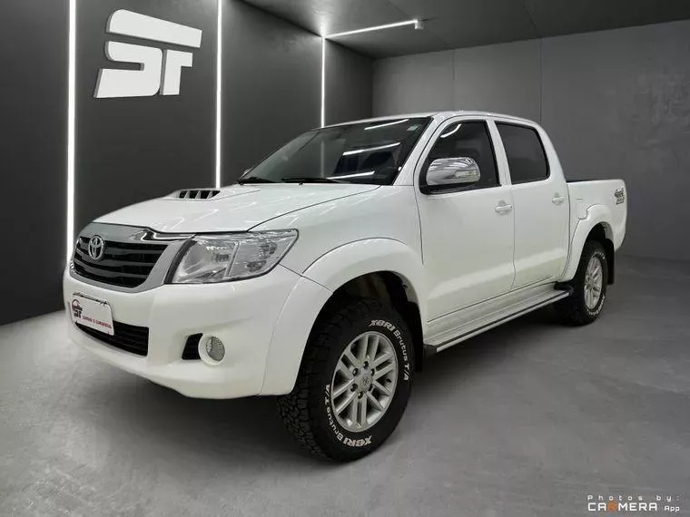 Toyota Hilux Branco 8